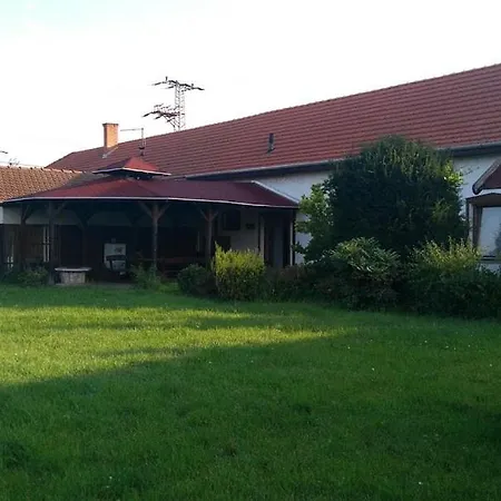 Negy Evszak Vendeghaz Holiday home