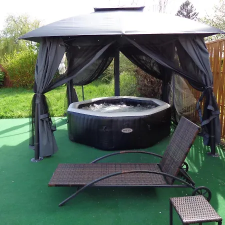 Negy Evszak Vendeghaz Holiday home *